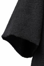 Load image into Gallery viewer, ISAMU KATAYAMA BACKLASH RANDOM PILE FABRIC SHORT SLEEVE CUT & SEWN (BLACK)