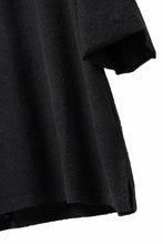 Load image into Gallery viewer, ISAMU KATAYAMA BACKLASH RANDOM PILE FABRIC SHORT SLEEVE CUT & SEWN (BLACK)