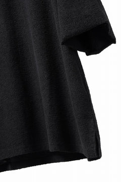 Load image into Gallery viewer, ISAMU KATAYAMA BACKLASH RANDOM PILE FABRIC SHORT SLEEVE CUT & SEWN (BLACK)