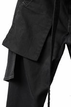 画像をギャラリービューアに読み込む, N/07 SEDITIOUS BONDAGE TROUSERS / BLEACHED BLACK DENIM (BLACK OVER DYED)