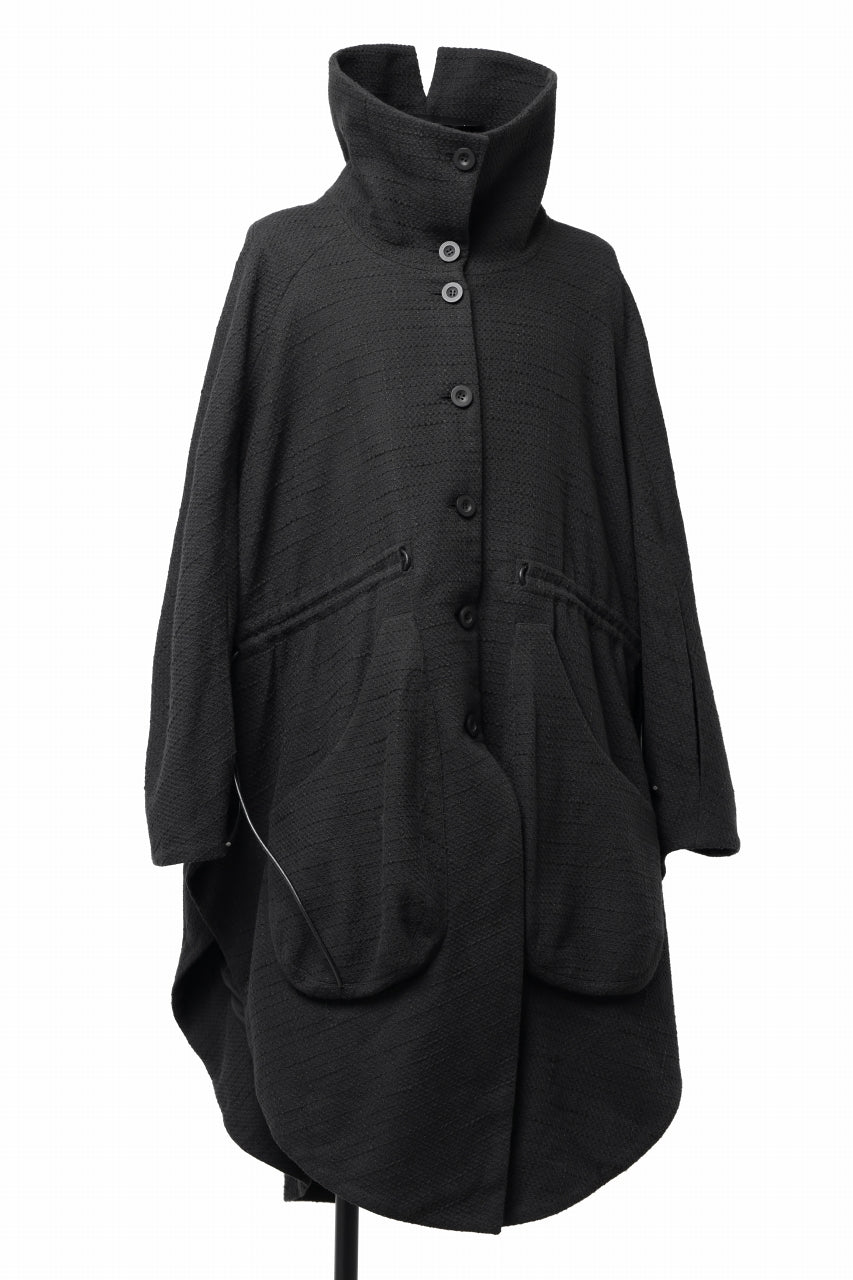 画像をギャラリービューアに読み込む, SOSNOVSKA VOLUMETRIC CAPE COAT (BLACK)