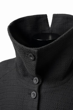 画像をギャラリービューアに読み込む, SOSNOVSKA VOLUMETRIC CAPE COAT (BLACK)