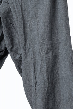 画像をギャラリービューアに読み込む, YUTA MATSUOKA tuck darts pants / washed chambray (dark gray)