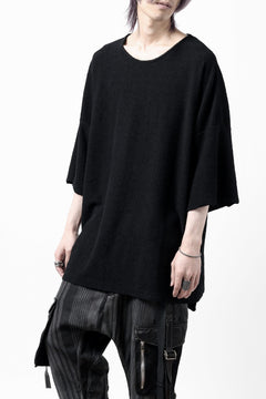 Load image into Gallery viewer, ISAMU KATAYAMA BACKLASH RANDOM PILE FABRIC SHORT SLEEVE CUT & SEWN (BLACK)