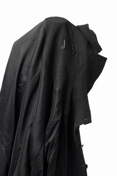 画像をギャラリービューアに読み込む, SOSNOVSKA VOLUMETRIC CAPE COAT (BLACK)