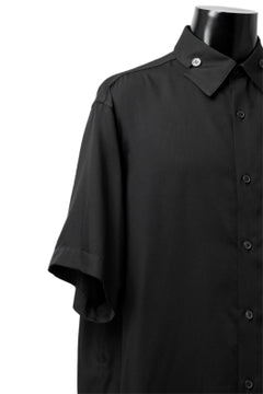 Load image into Gallery viewer, Y's BANG ON! No.145 HOLLOWED OUT COLLAR SHORT SLEEVE SHIRT / CUPRA DUNGAREE TWILL (BLACK)