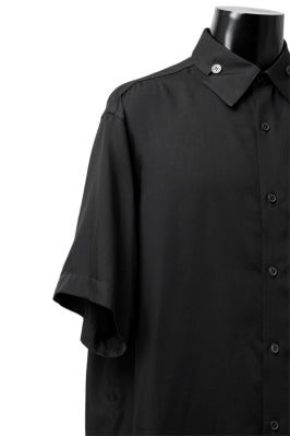Load image into Gallery viewer, Y's BANG ON! No.145 HOLLOWED OUT COLLAR SHORT SLEEVE SHIRT / CUPRA DUNGAREE TWILL (BLACK)