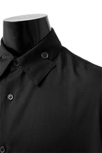 Load image into Gallery viewer, Y's BANG ON! No.145 HOLLOWED OUT COLLAR SHORT SLEEVE SHIRT / CUPRA DUNGAREE TWILL (BLACK)