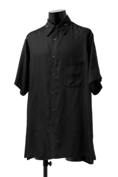 Load image into Gallery viewer, Y's BANG ON! No.145 HOLLOWED OUT COLLAR SHORT SLEEVE SHIRT / CUPRA DUNGAREE TWILL (BLACK)
