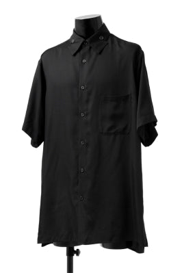Load image into Gallery viewer, Y's BANG ON! No.145 HOLLOWED OUT COLLAR SHORT SLEEVE SHIRT / CUPRA DUNGAREE TWILL (BLACK)