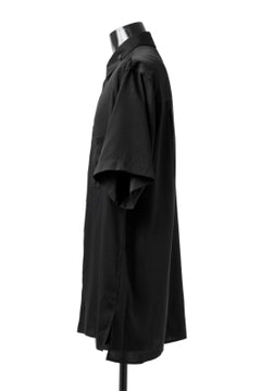 Load image into Gallery viewer, Y's BANG ON! No.145 HOLLOWED OUT COLLAR SHORT SLEEVE SHIRT / CUPRA DUNGAREE TWILL (BLACK)