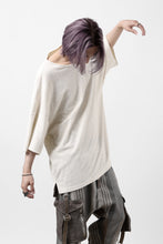 Load image into Gallery viewer, ISAMU KATAYAMA BACKLASH RANDOM PILE FABRIC SHORT SLEEVE CUT & SEWN (BEIGE)