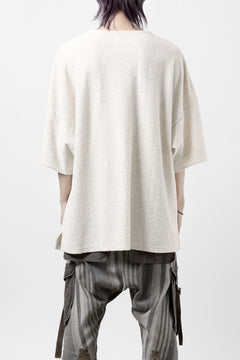 Load image into Gallery viewer, ISAMU KATAYAMA BACKLASH RANDOM PILE FABRIC SHORT SLEEVE CUT & SEWN (BEIGE)