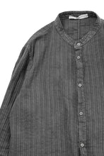 Load image into Gallery viewer, daub STRIPE LONG SHIRT / COLD DYED SOFT TWILL (GREY)