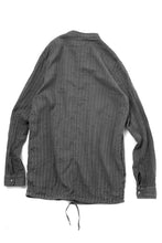 Load image into Gallery viewer, daub STRIPE LONG SHIRT / COLD DYED SOFT TWILL (GREY)