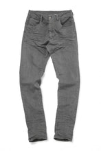 Load image into Gallery viewer, daub ERGONOMIC SKINNY PANTS / COLD DYED LIGHT TWILL (GREY)