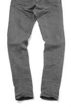 Load image into Gallery viewer, daub ERGONOMIC SKINNY PANTS / COLD DYED LIGHT TWILL (GREY)