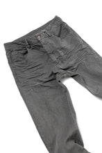 Load image into Gallery viewer, daub ERGONOMIC SKINNY PANTS / COLD DYED LIGHT TWILL (GREY)