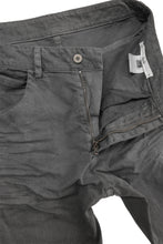 Load image into Gallery viewer, daub ERGONOMIC SKINNY PANTS / COLD DYED LIGHT TWILL (GREY)