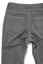 Load image into Gallery viewer, daub ERGONOMIC SKINNY PANTS / COLD DYED LIGHT TWILL (GREY)