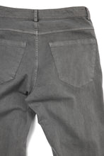 Load image into Gallery viewer, daub ERGONOMIC SKINNY PANTS / COLD DYED LIGHT TWILL (GREY)
