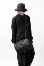 画像をギャラリービューアに読み込む, PAL OFFNER CROSS BODY BAG / CALF LEATHER (BLACK)