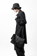 画像をギャラリービューアに読み込む, PAL OFFNER CROSS BODY BAG / CALF LEATHER (BLACK)