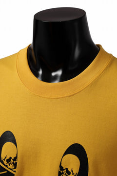 Load image into Gallery viewer, mastermind JAPAN FACE LOGO TEE / BOXY FIT (YELLOW)