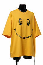 Load image into Gallery viewer, mastermind JAPAN FACE LOGO TEE / BOXY FIT (YELLOW)