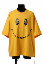 Load image into Gallery viewer, mastermind JAPAN FACE LOGO TEE / BOXY FIT (YELLOW)