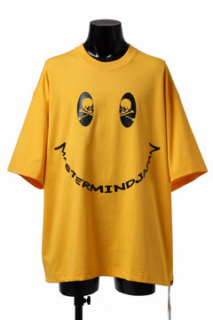 Load image into Gallery viewer, mastermind JAPAN FACE LOGO TEE / BOXY FIT (YELLOW)