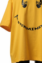 Load image into Gallery viewer, mastermind JAPAN FACE LOGO TEE / BOXY FIT (YELLOW)