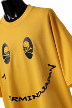Load image into Gallery viewer, mastermind JAPAN FACE LOGO TEE / BOXY FIT (YELLOW)