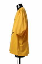 Load image into Gallery viewer, mastermind JAPAN FACE LOGO TEE / BOXY FIT (YELLOW)