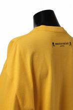 Load image into Gallery viewer, mastermind JAPAN FACE LOGO TEE / BOXY FIT (YELLOW)