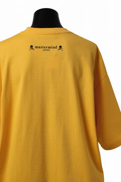 Load image into Gallery viewer, mastermind JAPAN FACE LOGO TEE / BOXY FIT (YELLOW)
