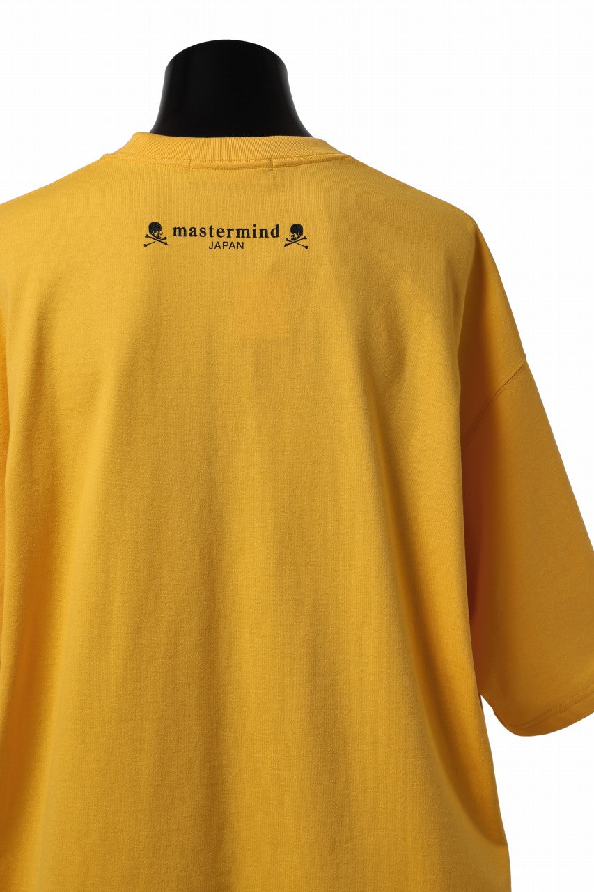 Load image into Gallery viewer, mastermind JAPAN FACE LOGO TEE / BOXY FIT (YELLOW)