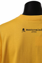 Load image into Gallery viewer, mastermind JAPAN FACE LOGO TEE / BOXY FIT (YELLOW)