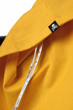 Load image into Gallery viewer, mastermind JAPAN FACE LOGO TEE / BOXY FIT (YELLOW)
