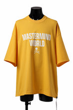 Load image into Gallery viewer, mastermind WORLD JUSTICE TEE / BOXY FIT (YELLOW)