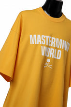 Load image into Gallery viewer, mastermind WORLD JUSTICE TEE / BOXY FIT (YELLOW)