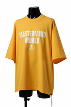 Load image into Gallery viewer, mastermind WORLD JUSTICE TEE / BOXY FIT (YELLOW)