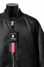 画像をギャラリービューアに読み込む, mastermind WORLD x ALPHA INDUSTRIES RIVERSIBLE MA-1 JACKET - CRAZY PANELED (BLACK)