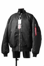 画像をギャラリービューアに読み込む, mastermind WORLD x ALPHA INDUSTRIES RIVERSIBLE MA-1 JACKET - CRAZY PANELED (BLACK)