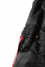 画像をギャラリービューアに読み込む, mastermind WORLD x ALPHA INDUSTRIES RIVERSIBLE MA-1 JACKET - CRAZY PANELED (BLACK)