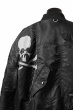 画像をギャラリービューアに読み込む, mastermind WORLD x ALPHA INDUSTRIES RIVERSIBLE MA-1 JACKET - CRAZY PANELED (BLACK)