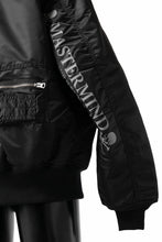 画像をギャラリービューアに読み込む, mastermind WORLD x ALPHA INDUSTRIES RIVERSIBLE MA-1 JACKET - CRAZY PANELED (BLACK)