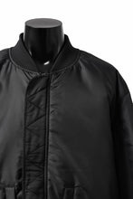 画像をギャラリービューアに読み込む, mastermind WORLD x ALPHA INDUSTRIES RIVERSIBLE MA-1 JACKET - CRAZY PANELED (BLACK)