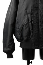 画像をギャラリービューアに読み込む, mastermind WORLD x ALPHA INDUSTRIES RIVERSIBLE MA-1 JACKET - CRAZY PANELED (BLACK)
