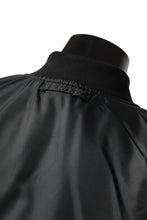 画像をギャラリービューアに読み込む, mastermind WORLD x ALPHA INDUSTRIES RIVERSIBLE MA-1 JACKET - CRAZY PANELED (BLACK)